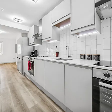 Cheap & Stylish Single - Shared House In By Altoluxo Short Lets & Serviced With Free Wifi And Parking Bristol