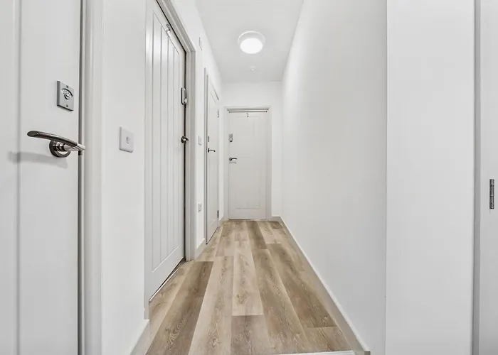 Cheap & Stylish Single - Shared House In By Altoluxo Short Lets & Serviced With Free Wifi And Parking