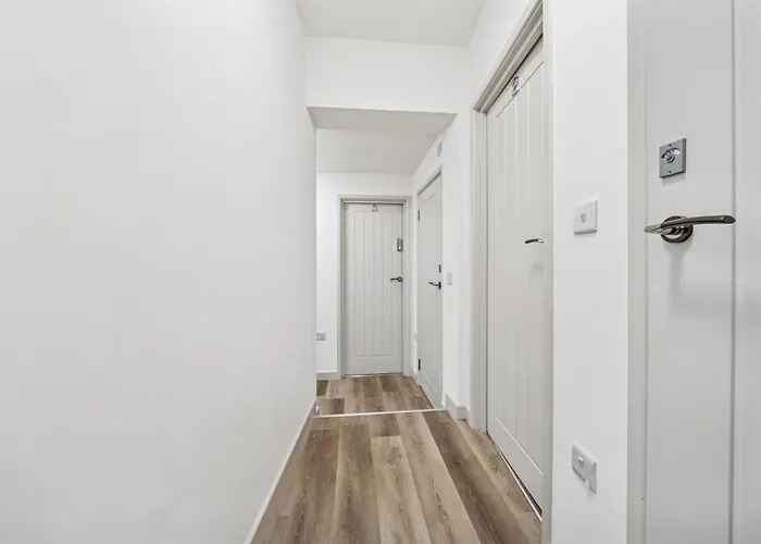 Cheap & Stylish Single - Shared House In By Altoluxo Short Lets & Serviced With Free Wifi And Parking شقة *