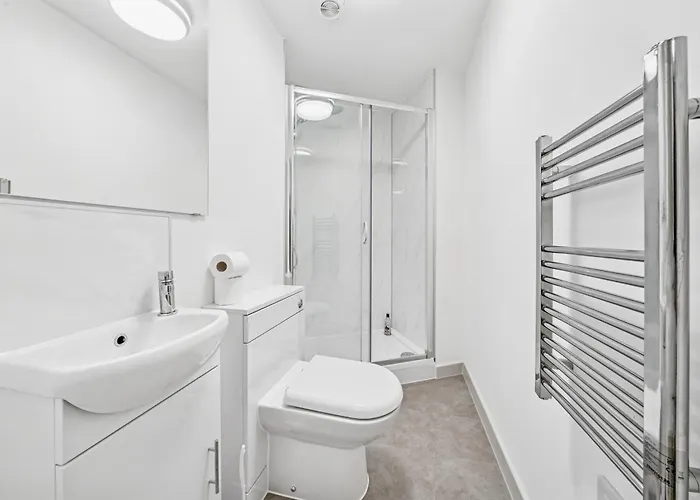 Cheap & Stylish Single - Shared House In By Altoluxo Short Lets & Serviced With Free Wifi And Parking Bristol