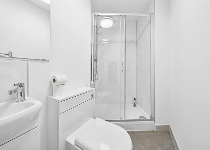 Cheap & Stylish Single - Shared House In By Altoluxo Short Lets & Serviced With Free Wifi And Parking *