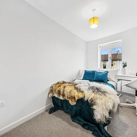 Cheap & Stylish Single - Shared House In By Altoluxo Short Lets & Serviced With Free Wifi And Parking Apartment *