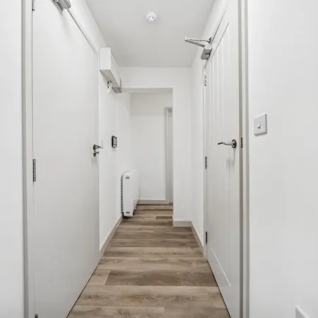 Apartment Cheap & Stylish Single - Shared House In By Altoluxo Short Lets & Serviced With Free Wifi And Parking Bristol