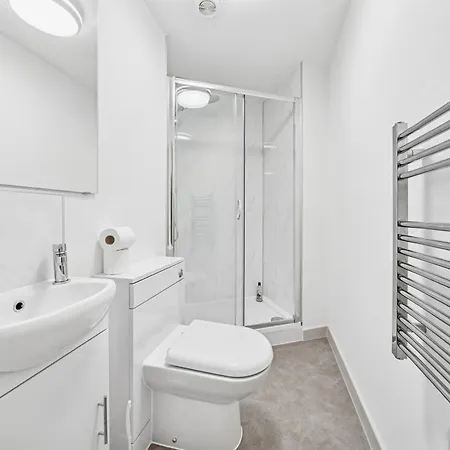 Cheap & Stylish Single - Shared House In By Altoluxo Short Lets & Serviced With Free Wifi And Parking Bristol